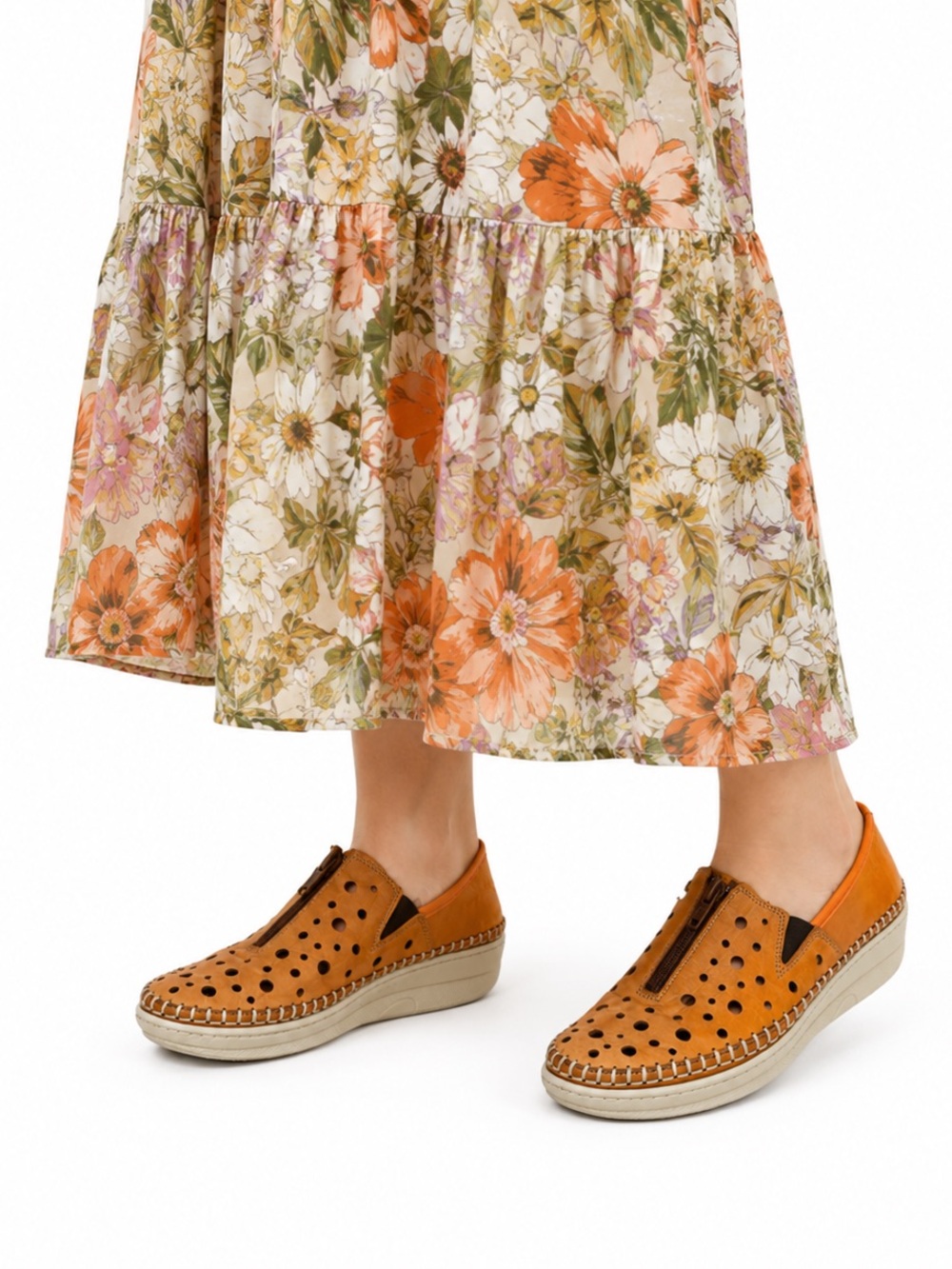 Size 7 Volks Walkers Women’s Perforated Leather Front Zip Slip-On Shoes Orange‎